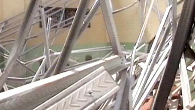 Tiga Pekerja Terluka Akibat Sekolah Ambruk
