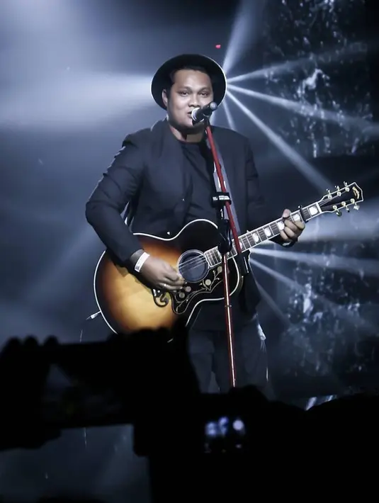 "semoga selalu istiqomah yah bang. Gue salut bgt ama abang. 👍👍👍👍☝☝☝," tulis  salah satu akun. "Ini yg sy salut,bang virgon mualaf tp slalu mencari & mendalami islam lebih dlm," tulis akun lain. (Instagram/virgoun_)