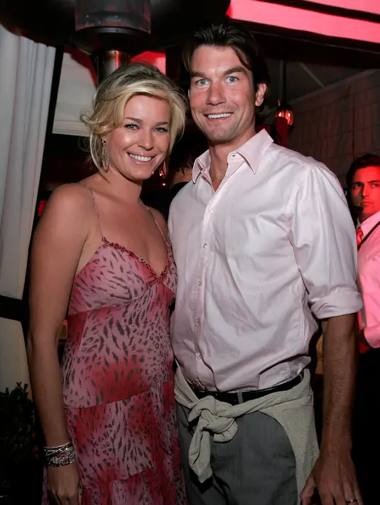 Wawancara Romjin dengan Entertainment News menjelaskan bahwa, ketika Romjin ditanya bagaimana generasi muda yang terkenal lewat social media ketimbang yang penuh dengan usaha dan ketekunan. (AFP/Bintang.com)