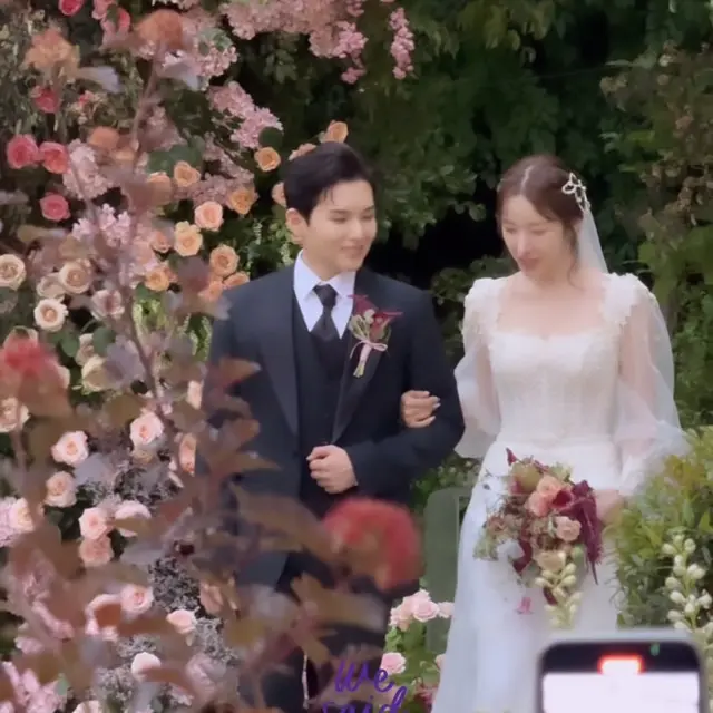 Potret Ari Istri Ryeowook Super Junior di hari pernikahannya. [@seoki2i]