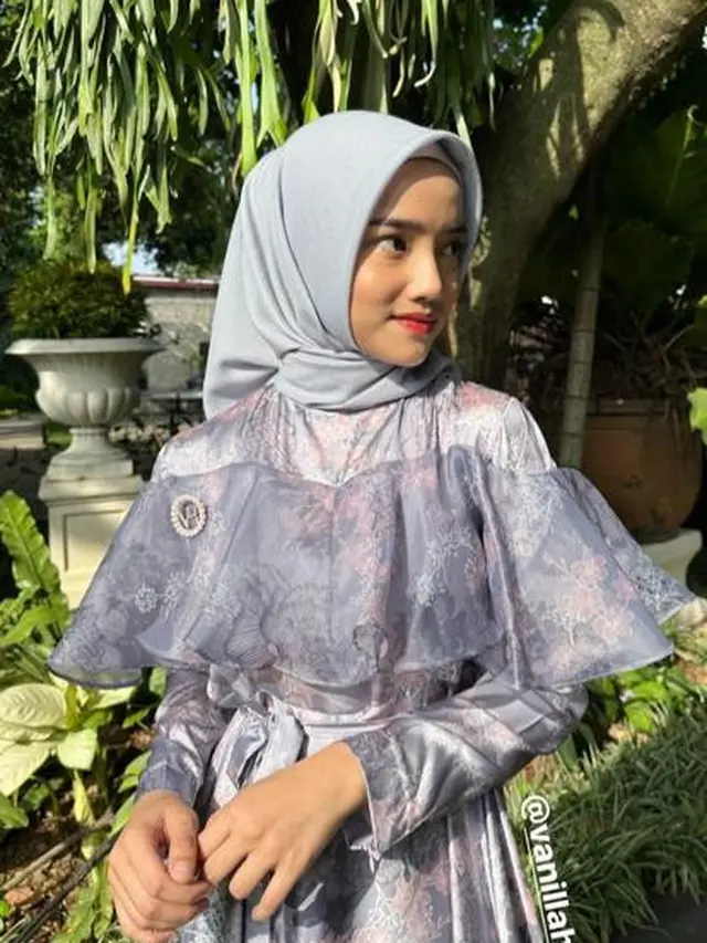 6 Pesona Manis Fuji Pakai Hijab yang Jarang Tersorot, Bikin Pangling