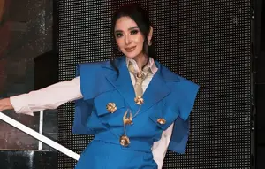 Dewi Perssik Saat Jadi Juri Dangdut Academy 8, Fashionable