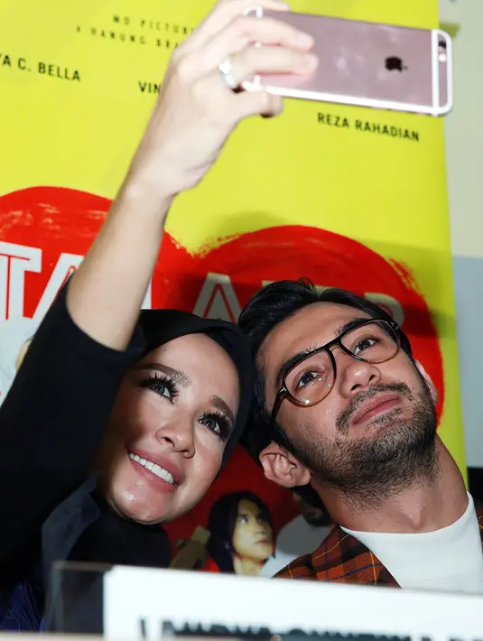 Kualitas aktingnya memang tidak diragukan lagi. Ditahun ini, ada beberapa film yang siap dirilis. Saat tahun 2015, ia sudah berniat membatasi main film. Ia hanya ingin syuting ‘Surga yang Tak Dirindukan 2’.(Deki Prayoga/Bintang.com)