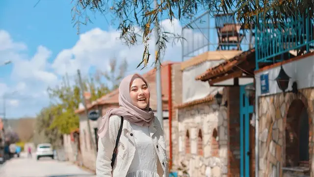 5 Deretan Selebgram yang Sukses Bangun Bisnis Fashion hingga Raup Omzet Besar. (instagram/intanfazriak)