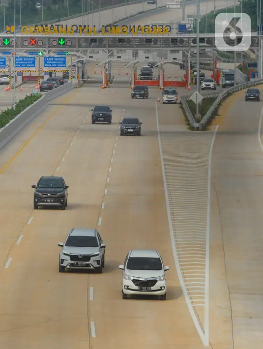 Sebagai informasi, Jalan Tol Serpong-Cinere terkoneksi dengan Jalan Tol Kunciran-Serpong, Jalan Tol Cengkareng-Batuceper-Kunciran dan Jalan Tol Cinere-Jagorawi yang merupakan bagian dari Jalan Tol JORR 2 Wilayah Barat. (merdeka.com/Arie Basuki)