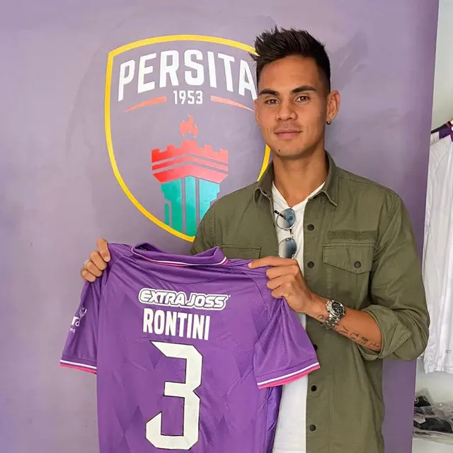 7 Potret Christian Rontini Pemain Persita Tangerang, Menantu Gonzales yang Mualaf