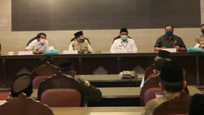 Rapat koordinasi antara Pemkot Malang dengan takmir masjid dan organisasi keagamaan untuk pelaksanaan ibadah idul fitri 2020 (Humas Pemkot Malang)