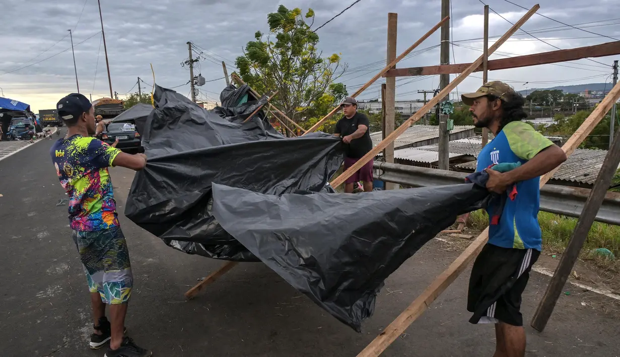 Hampir 400 kota terkena dampak banjir Brasil ini setelah hujan lebat berhari-hari melanda negara bagian Rio Grande do Sul, Brasil. (Nelson ALMEIDA/AFP)