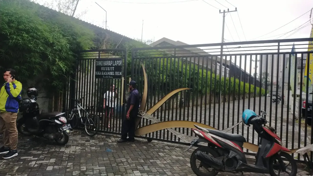 Rumah mantan Bupati Gresik Sambari Halim Radianto (Dian Kurniawan/Liputan6.com)