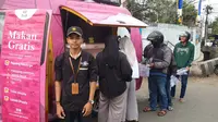 Yayasan Penolong Janda dan Duafa (Panda) Kabupaten Garut, Jawa Barat, membagikan ratusan paket makanan, setiap hari menjelang datangnya iftor atau buka puasa Ramadan. (Liputan6.com/Jayadi Supriadin)