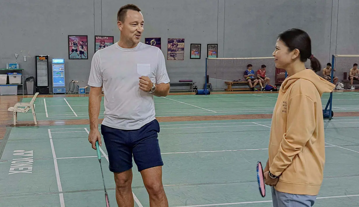 John Terry dan Greysia Polii tak cuma bermain santai saja di Pelatnas PBSI. Tapi juga ada tantangan untuk bertanding. (Twitter/@INABadminton)