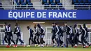 Para pemain Prancis melakukan sesi latihan jelang laga kualifikasi Piala Eropa 2020 di Clairefontaine, Paris, Rabu (20/3). Prancis akan berhadapan dengan Moldova. (AP/Christophe Ena)