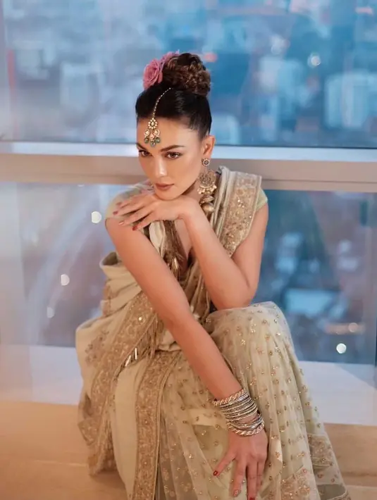 "Nggak ada tips dan trik cara menyembuhkan dari patah hati, sakit dan segala macam. Hati itu udah punya caranya sendiri untuk menyembuhkan," kata Luna Maya secara tegas.  (Instagram/lunamaya)