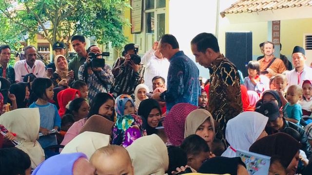 Jokowi Ajak Presiden Bank Dunia Blusukan ke Posyandu