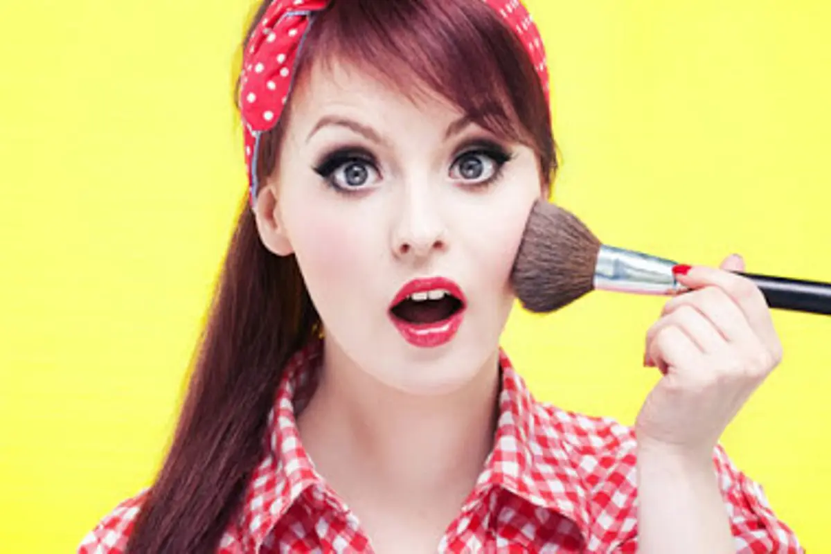 5 Riasan Makeup yang Bikin Pria Kabur, Hindari Ya!