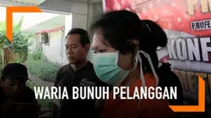 Akibat bayarannya kurang, seorang waria tega membunuh teman kencan. Pelaku menikam korban di dalam kamar hotel selesai berhubungan badan.