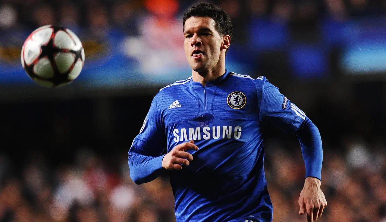 Michael Ballack - Legenda timnas Jerman cukup sering terlihat di beberapa film, diantaranya The Referees (2009) dan The Art of Football from A to Z (2006). (AFP/Carl de Souza)