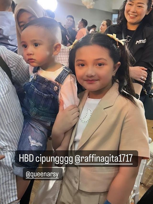 Potret Gaya Kasual Geng Cendol Hadir di Ulang Tahun Ke-2 Rayyanza Cipung