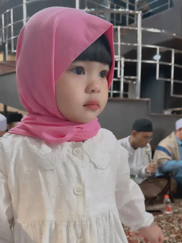 Potret Lucunya Ameena Anak Aurelie Hermansyah dan Atta Halilintar Berhijab Pink dan Berponi, Disebut Bak Boneka Hidup
