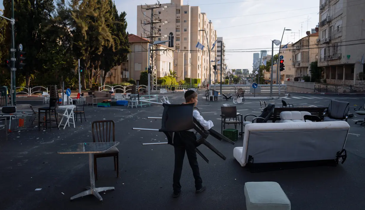 Warga Israel memperingati Yom Kippur atau 'Hari Pendamaian' yang merupakan hari raya tersuci umat Yahudi. (AP Photo/Oded Balilty)