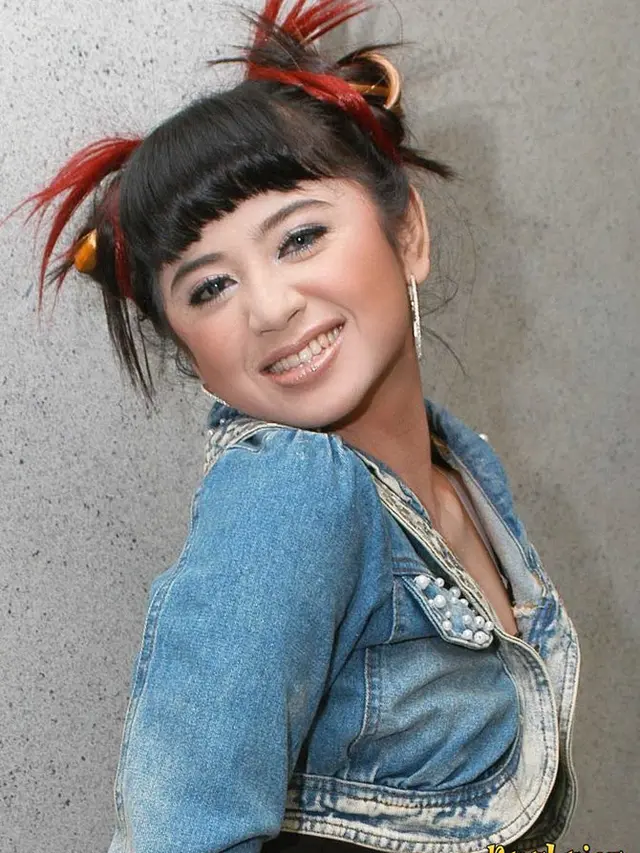 6 Foto Lawas Dewi Perssik saat ABG Belum Menikah, Curi Perhatian
