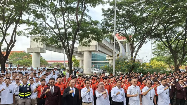 Sebanyak 11.573 petugas Bandara Soekarno Hatta (Bandara Soetta) disiagakan untuk menghadapi lonjakan penumpang pada Libur Natal 2025 dan Tahun Baru 2026. (Liputan.com/Pramita)