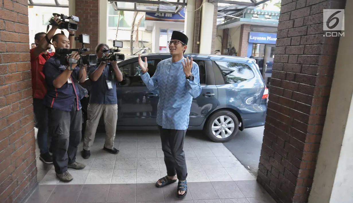 Bakal Cawapres Sandiaga Uno tiba di kantor PBNU, Jakarta, Kamis (16/8). Pertemuan tersebut merupakan lanjutan pertemuan antara Prabowo dan Said Aqil Siroj sebelum pendaftaran capres-cawapres, Senin (16/7/2018) lalu. (Liputan6.com/Faizal Fanani)