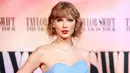 <p>Konser yang memecahkan rekor pendapatan dan jumlah penonton tersebut dimulai Taylor Swift pada Maret 2023 dengan 44 lagu dari semua album yang telah ia rilis hingga saat ini. (Matt Winkelmeyer/Getty Images/AFP)</p>