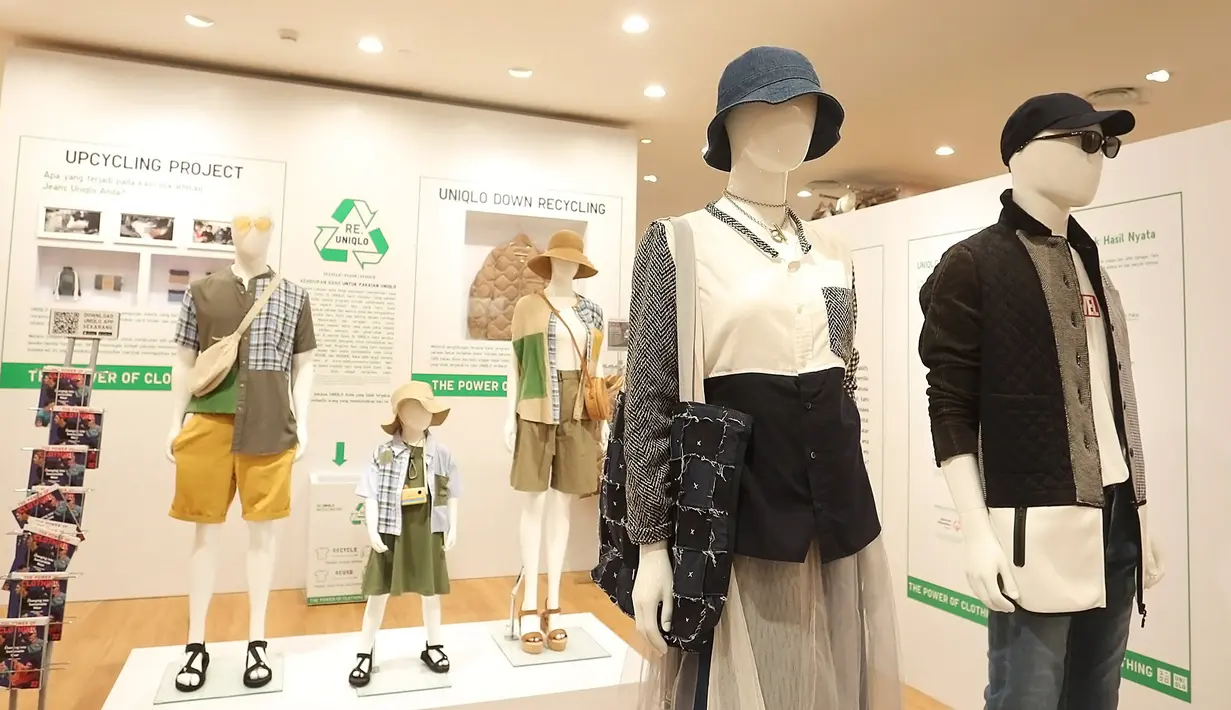 UNIQLO terus menggalakkan upaya ramah lingkungan dari setiap koleksi yang dikeluarkannya. Dengan kampanye RE.UNIQLO, pengunjung bisa melihat proses daur ulang  yang dilakukan untuk mengurangi dampak negatif pada lingkungan. (Bambang E Ros/Fimela.com)