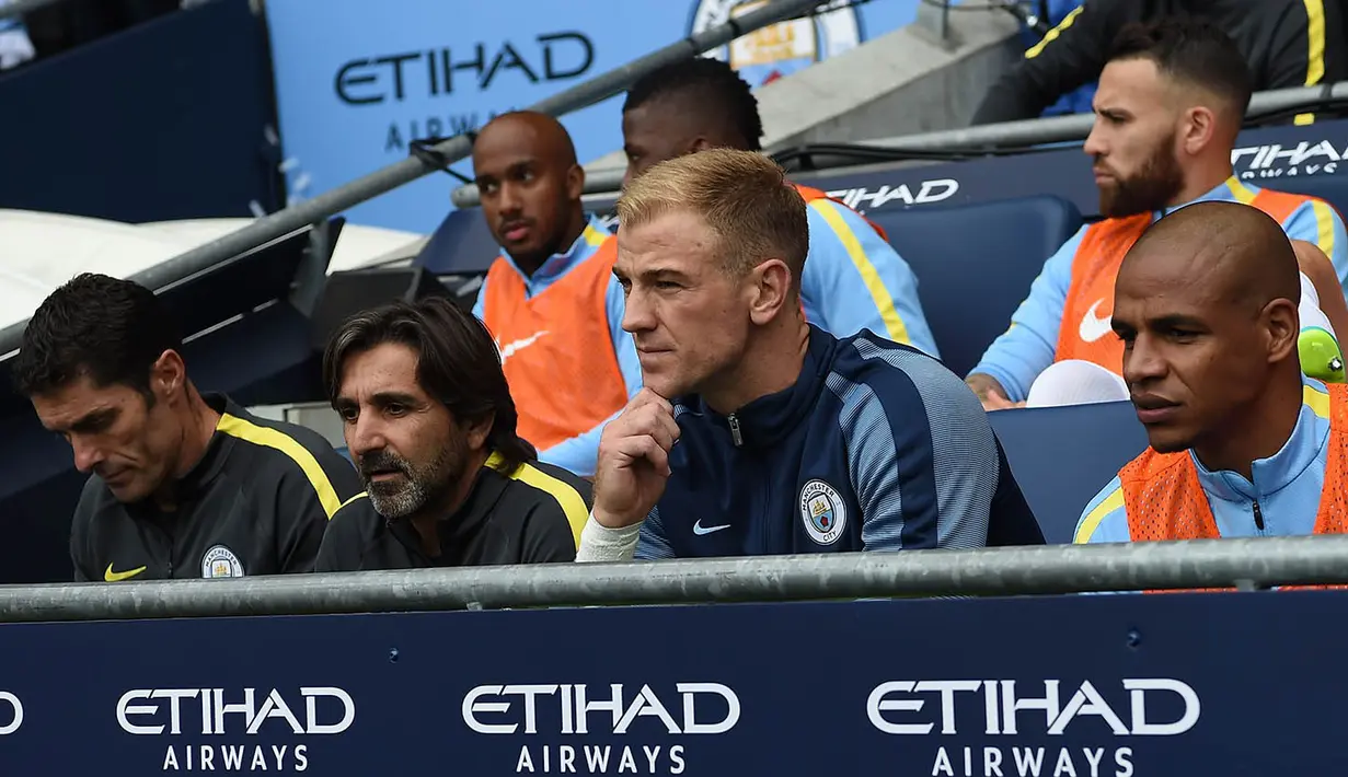 3. Joe Hart, pada laga perdana Manchester City di musim 2016/2017, dirinya dijadikan Pep Guardiola sebagai kiper cadangan. Kondisi ini membuat posisinya terancam dan kemungkinan kiper Inggris itu mulai mempertimbangkan untuk pindah. (AFP/Paul Ellis)