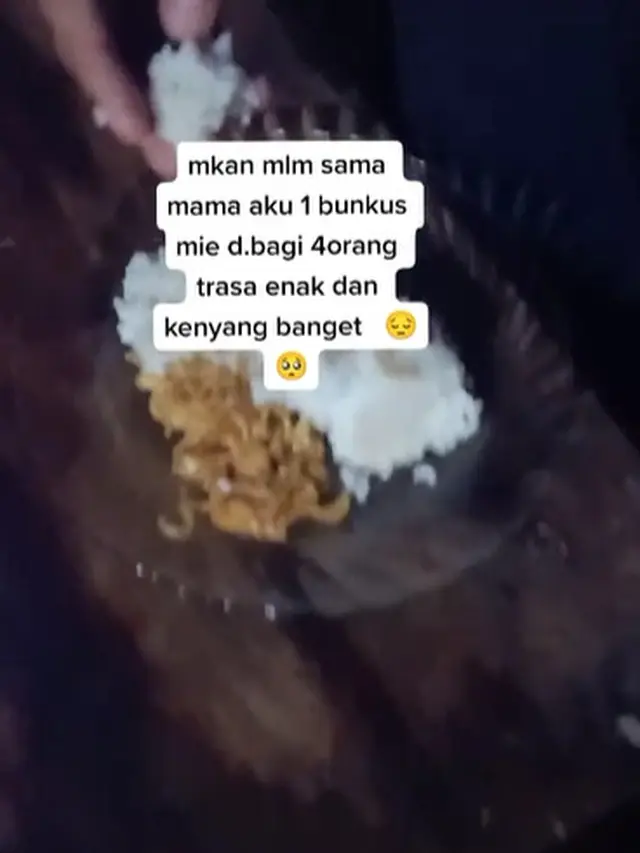 Viral Video Makan Satu Bungkus Mi Instan Dibagi Sekeluarga, Tetap Bersyukur