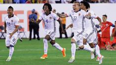 Para pemain Kolombia merayakan keberhasilan menaklukan Peru pada perempat final Copa America Centenario di Stadion Metlife, AS, Jumat (17/6/2016) atau Sabtu WIB. Kolombia menang melalui adu penalti. (AFP/Al Bello)