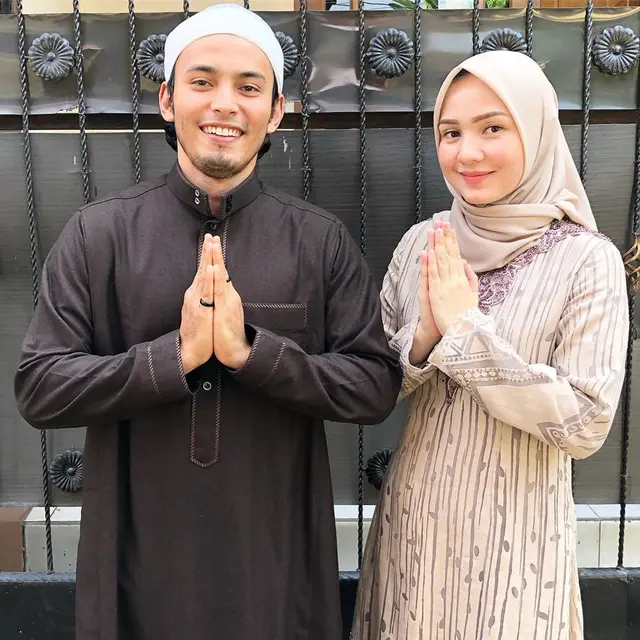 Berperan Jadi Suami Antagonis, Ini 6 Potret Kebersamaan Rifky Alhabsyi dan Istri