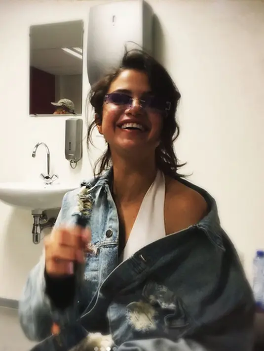 “Saya yakin dengan penelitian lupus terbaru dan saya juga bangga bisa mendukung kemajuan melalui Keck School of Medicine,” ucap Selena yang dilansir PEOPLE beberapa waktu lalu. (Instagram/Selenagomez)