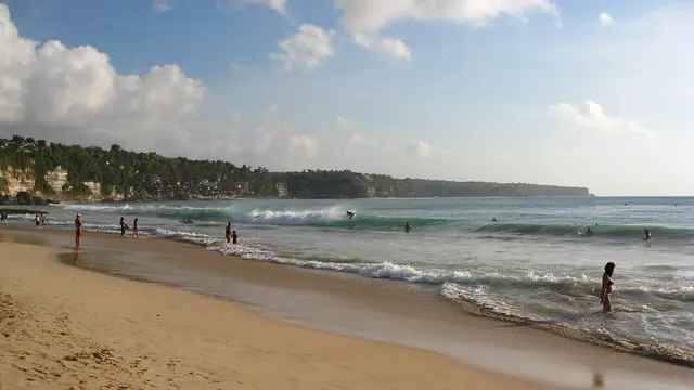 Pantai Dreamland (Sumber: id.wikipedia.org)