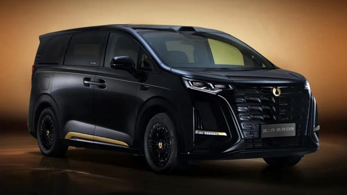 Denza D9 Pamer Warna Baru, Emblemnya Pakai Emas Asli