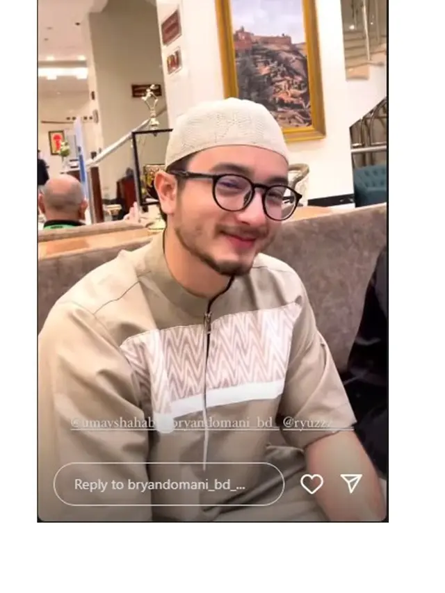 7 Potret Bryan Domani Jalani Ibadah Umroh, Penampilannya Curi Perhatian