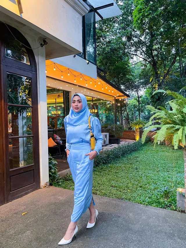 Tampil Menawan, Ini 6 Potret Selvi Kitty Pakai Kerudung saat Bulan Ramadhan