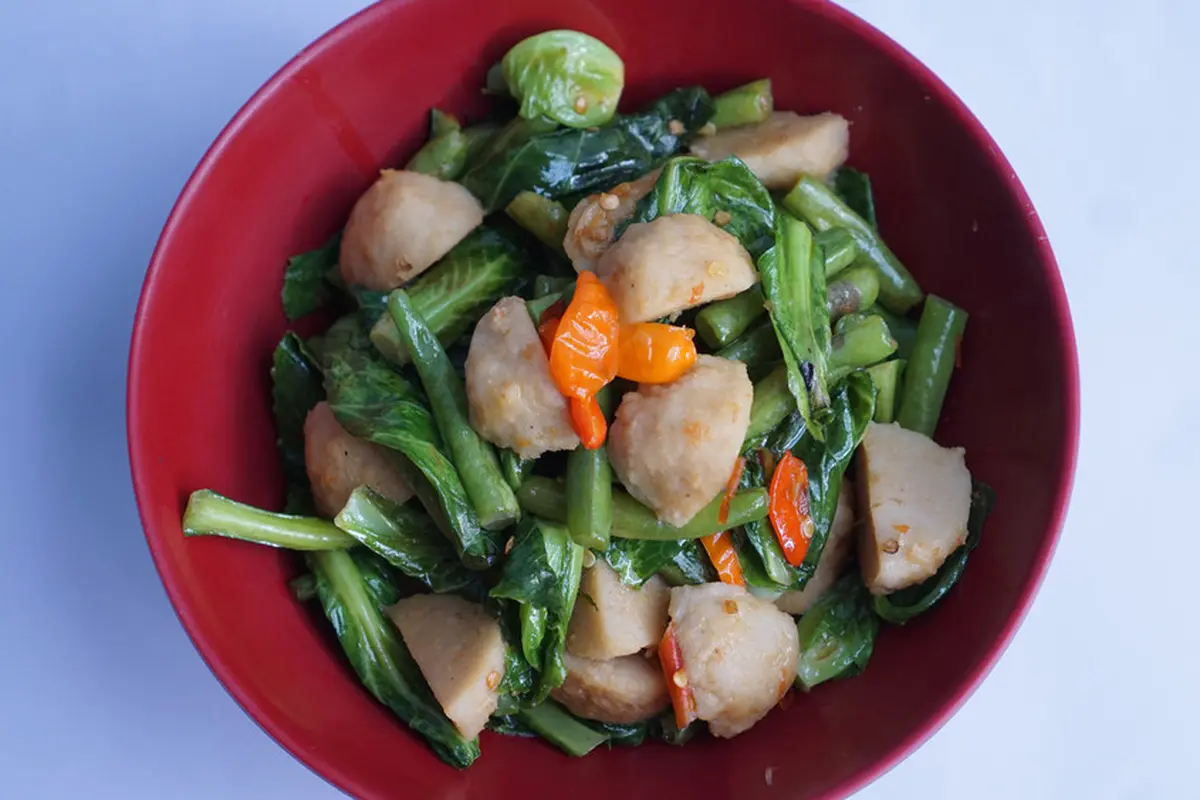 tumis kailan bakso