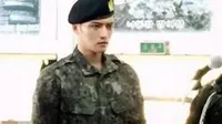 Kim Jaejoong saat menerima penghargaan karena kerja kerasnya selama wamil.