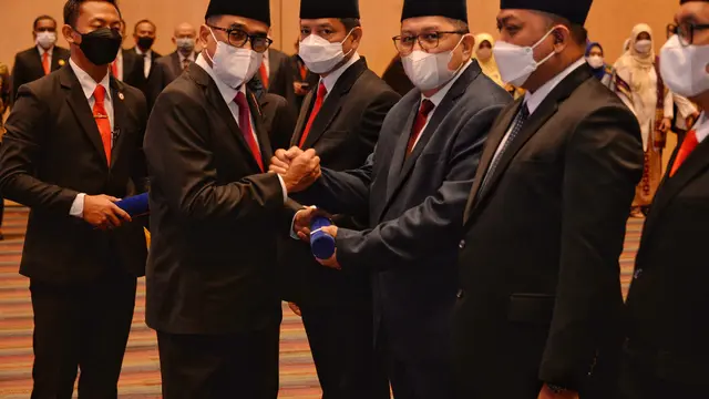 Menteri Perhubungan Budi Karya Sumadi melantik Direktur Jenderal Perhubungan Udara Maria Kristi Endah Murni dan Direktur Jenderal Perkeretaapian M. Risal Wasal. (Dok Kemenhub)