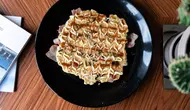 How to make Japanese okonomiyaki. (Photo: Guillaume Coué/Unsplash)