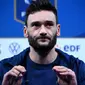 Kapten Timnas Prancis, Hugo Lloris, menegaskan timnya tak akan menggunakan ban kapten LGBT pada Piala Dunia 2022. (AFP/Franck Fife)