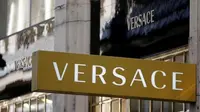 Eks Pegawai Versace Tuding Butik Mewah Itu Lakukan Diskriminasi (Reuters)