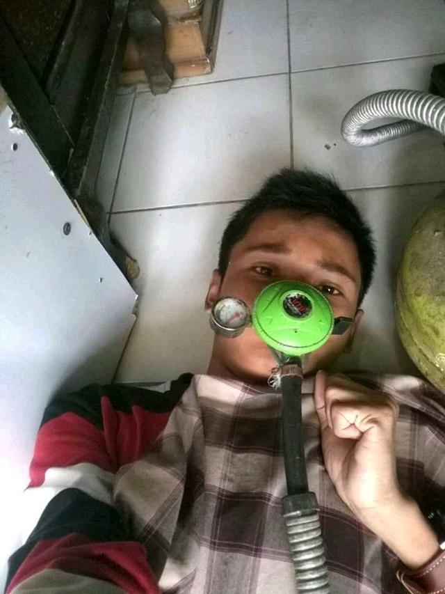 Potret Nyeleneh Pura-Pura Sakit Ini Bikin Ketawa Sekaligus Emosi