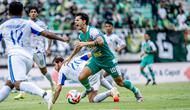 Bruno Moreira dalam pertandingan BRI Super League, Persebaya Surabaya vs Arema FC, di Stadion Gelora Bung Tomo, Surabaya, Sabtu (22-11-2025). (Dok. persebaya.id)
