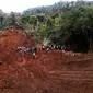 Pencarian puluhan korban hilang tertimbun longsor Ponorogo, tepatnya di Dukuh Tangkil, Desa Banaran, Kecamatan Pulung, Kabupaten Ponorogo, Jatim. (Liputan6.com/Dian Kurniawan)