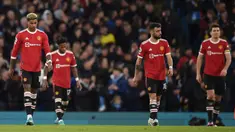 Tampil tanpa Cristiano Ronaldo yang dikabarkan menolak bermain, MU babak belur di kandang Manchester City dalam laga lanjutan Liga Inggris, Minggu (6/3/2022). Kalah mutlak dalam penguasaan bola yang mencapai 30 persen berbanding 70 persen, Setan Merah takluk 1-4. (AFP/Oli Scarff)