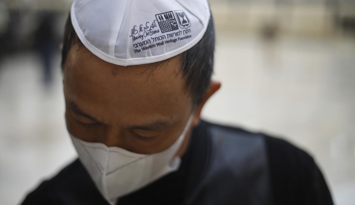 Foto Doa Warga Yahudi Untuk China Di Tembok Ratapan Global
