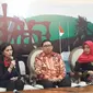 Istri Irman Gusman, Liestyana Rizal Gusman, menyambangi Gedung DPR/MPR/DPD  (Devira Prastiwi/Liputan6.com)